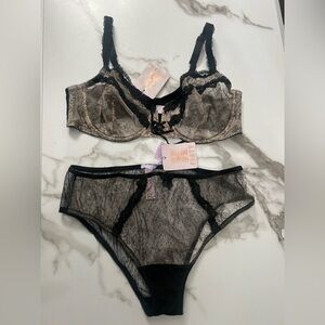 NWT Savage X Fenty Black and Cream Lace Bra & panty Set plus size lingerie